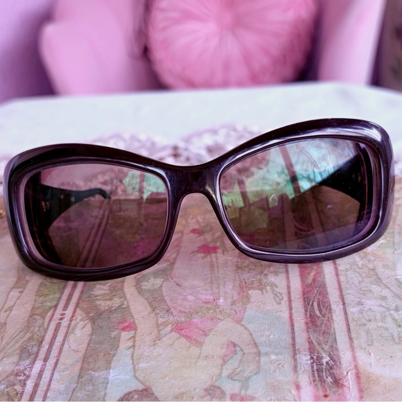 ESCADA - Picture 3 of 5